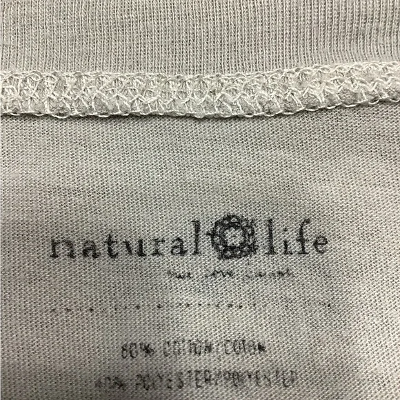 NATURAL LIFE Tee with Rainbow Heart
“It’s a good day to have a good day” - Picture 4 of 4